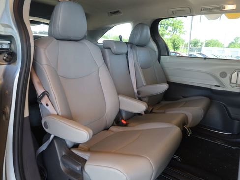 Used 2024 Toyota Sienna XLE image 15