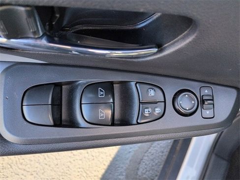 Used 2023 Nissan Kicks SR w/ SR Premium Package image 14