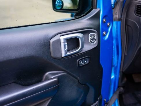 Used 2021 Jeep Gladiator Willys image 30