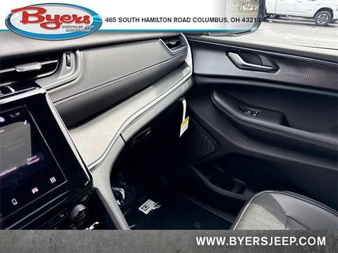 New 2025 Jeep Grand Cherokee Altitude image 26