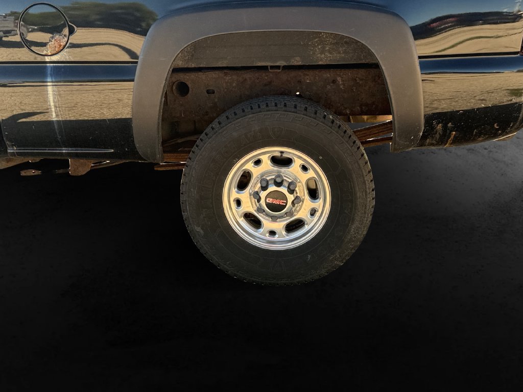 Used 2005 GMC Sierra 2500 SLE w/ Snow Plow Prep Package AWD/4WD image 11