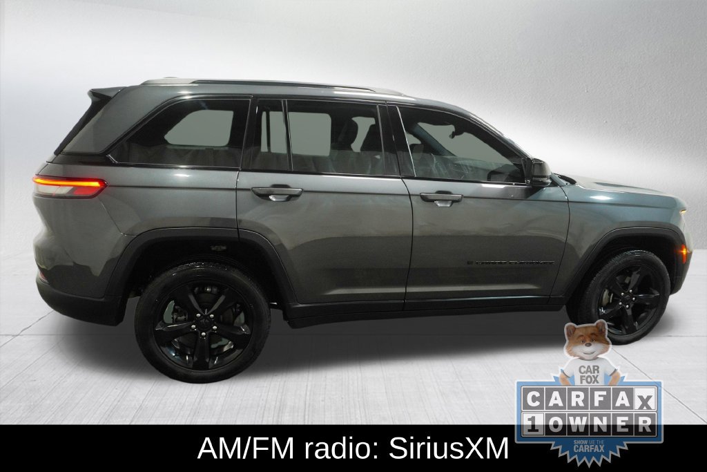 Used 2025 Jeep Grand Cherokee Altitude AWD/4WD image 7