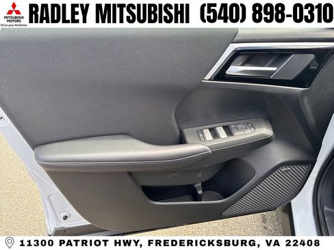 New 2026 Mitsubishi Outlander ES image 5