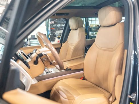 Certified 2025 Land Rover Range Rover SE AWD/4WD image 19