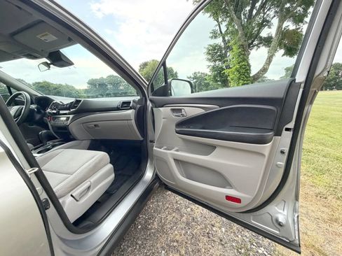 Used 2020 Honda Pilot EX image 39