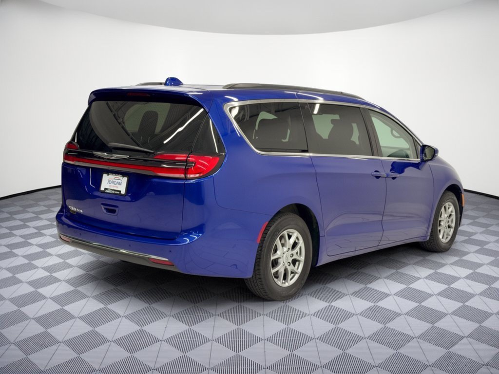 Used 2021 Chrysler Pacifica Touring FWD image 9