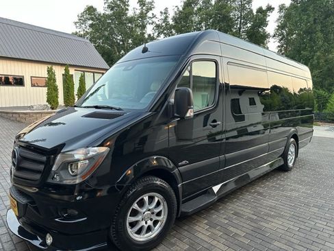 Used 2017 Mercedes-Benz Sprinter 2500 image 6
