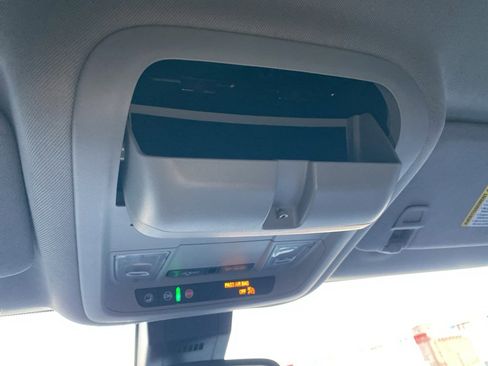 Used 2022 GMC Terrain SLE w/ Elevation Edition image 37