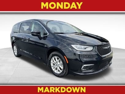 Used 2024 Chrysler Pacifica Touring-L
