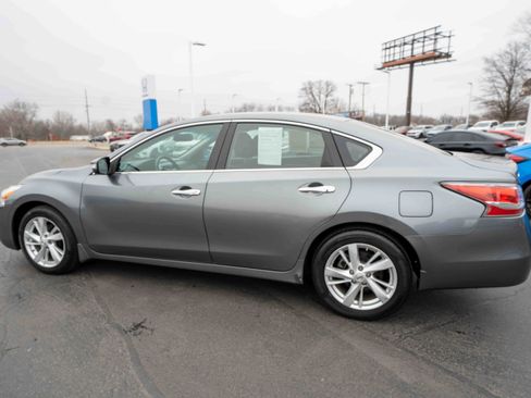 Used 2015 Nissan Altima 2.5 SV w/ Convenience Package image 4