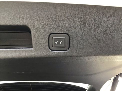 Used 2025 GMC Acadia Elevation image 7