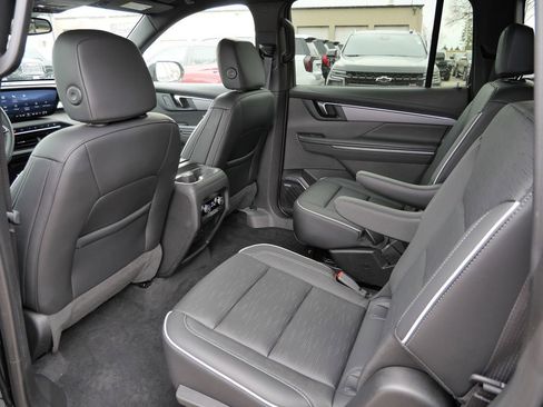 Used 2025 Buick Enclave Sport Touring AWD/4WD image 27