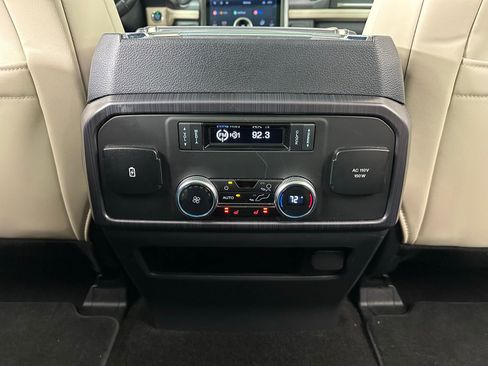 Used 2023 Ford Expedition Platinum image 39