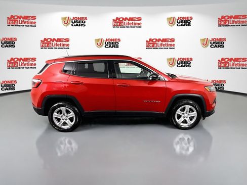 Used 2023 Jeep Compass Latitude w/ Sun and Sound Group AWD/4WD image 17