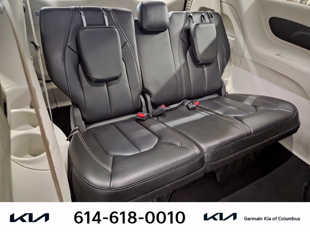 Used 2023 Chrysler Pacifica Touring-L FWD image 18