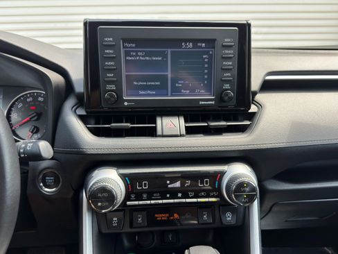 Used 2021 Toyota RAV4 XLE w/ Convenience Package FWD image 23