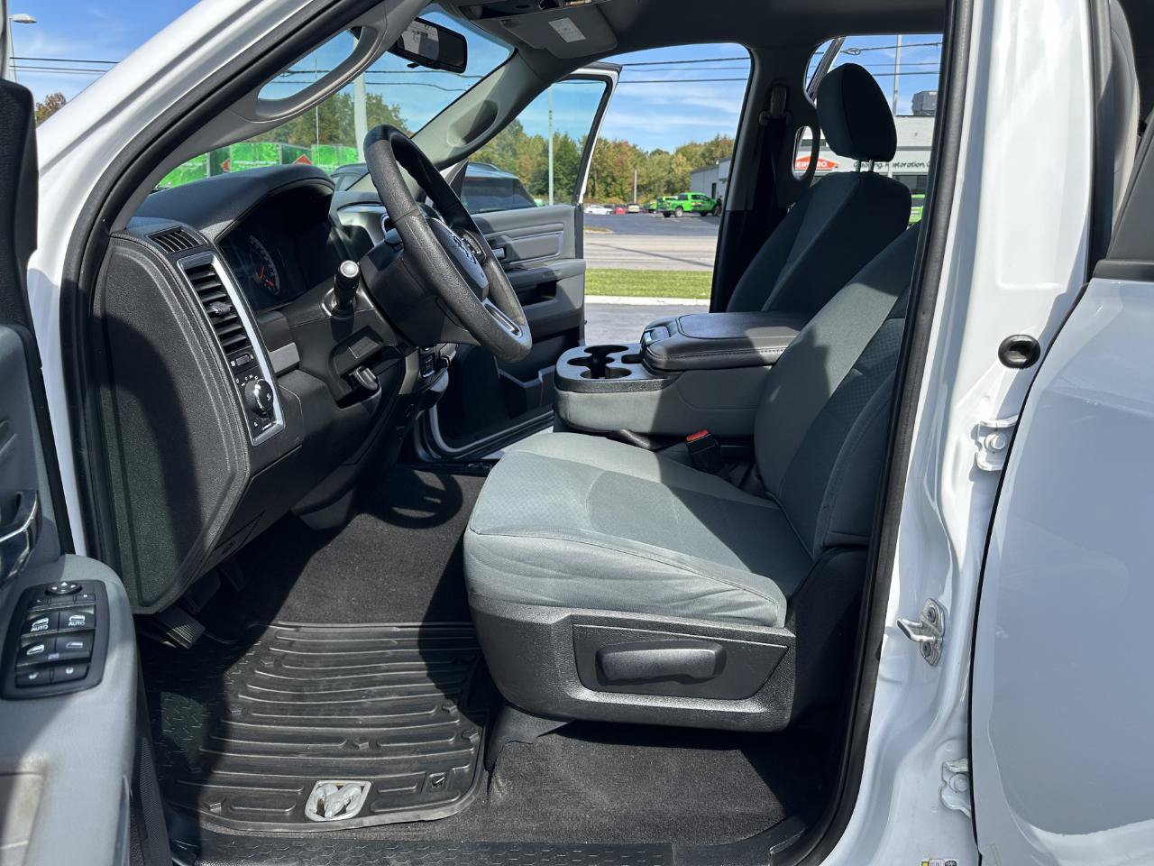 Used 2018 RAM 1500 SLT AWD/4WD image 25