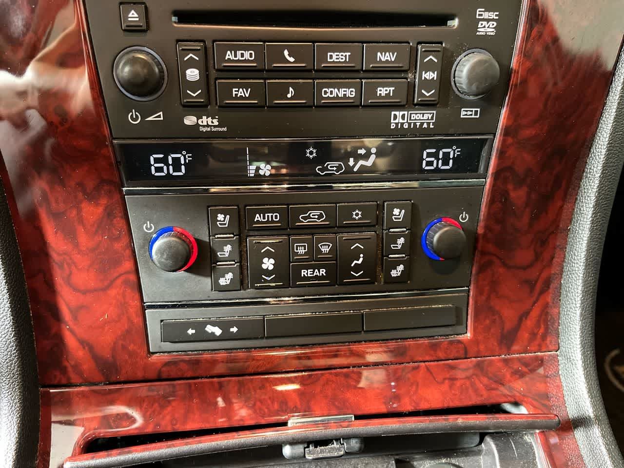 Used 2010 Cadillac Escalade AWD image 21