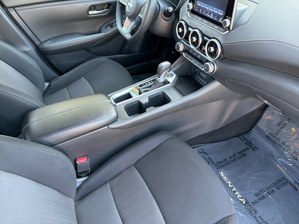 Used 2024 Nissan Sentra SV FWD image 14