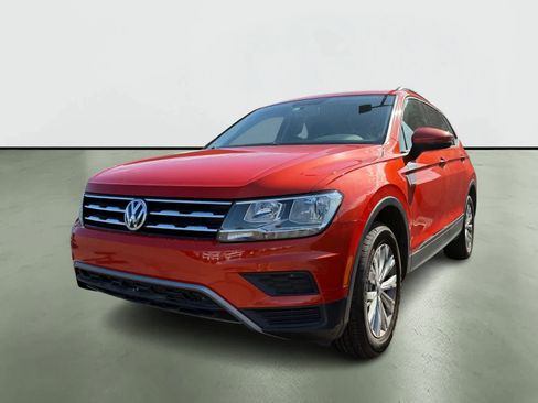 Used 2018 Volkswagen Tiguan S image 2