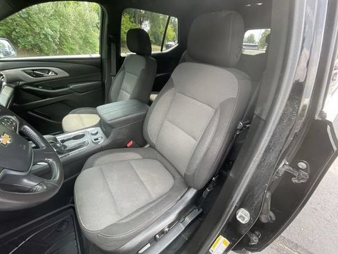 Used 2022 Chevrolet Traverse LT FWD image 19