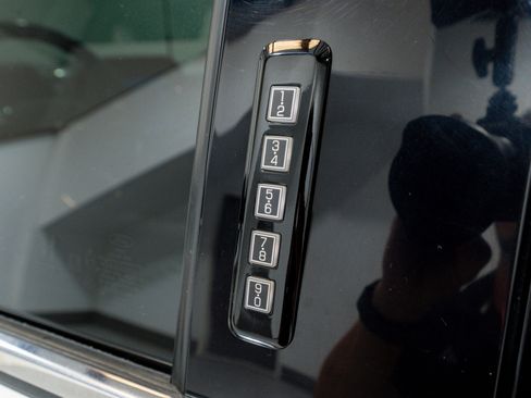 Used 2021 Ford F150 Limited image 14