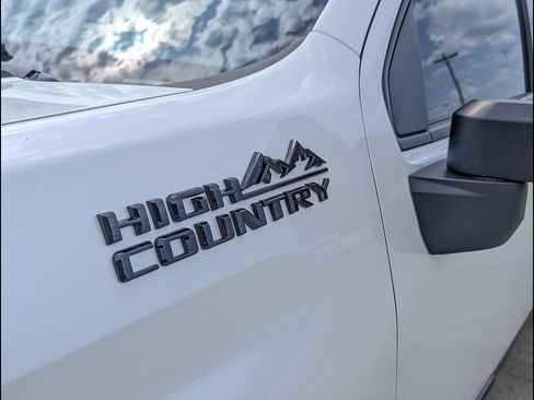 Used 2024 Chevrolet Silverado 2500 High Country w/ High Country Premium Package AWD/4WD image 14