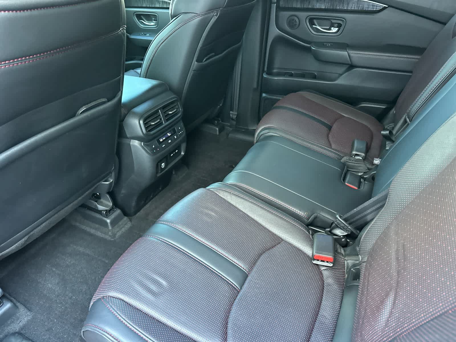 Used 2025 Honda Pilot Black Edition image 5