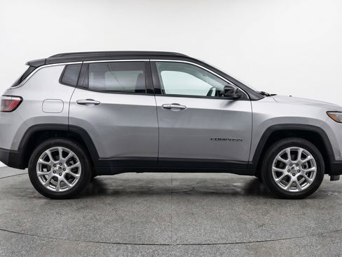 Used 2025 Jeep Compass Limited AWD/4WD image 11