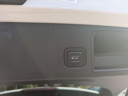 Used 2022 GMC Terrain SLT w/ Infotainment Package II AWD/4WD image 33