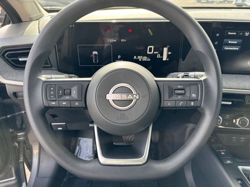 Used 2025 Nissan Kicks SV image 25