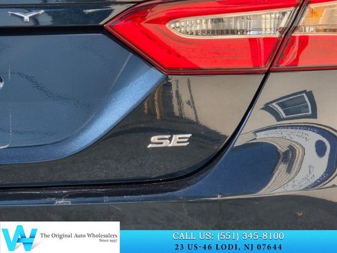 Used 2020 Toyota Camry SE FWD image 6