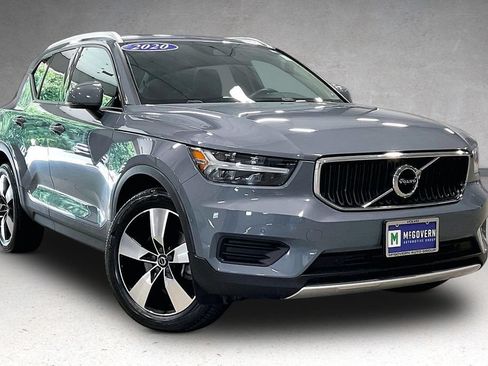Used 2020 Volvo XC40 T5 Momentum w/ Protection Package AWD/4WD image 3