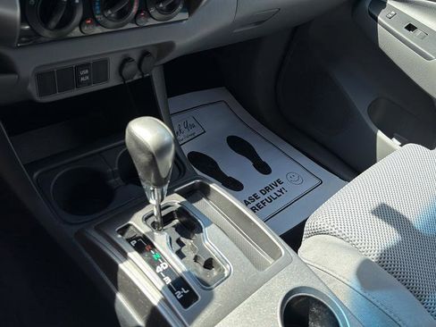 Used 2012 Toyota Tacoma 4x4 Access Cab V6 w/ TRD Sport Pkg image 26