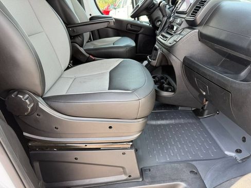 Used 2025 RAM ProMaster 2500 w/ Convenience Group FWD image 10