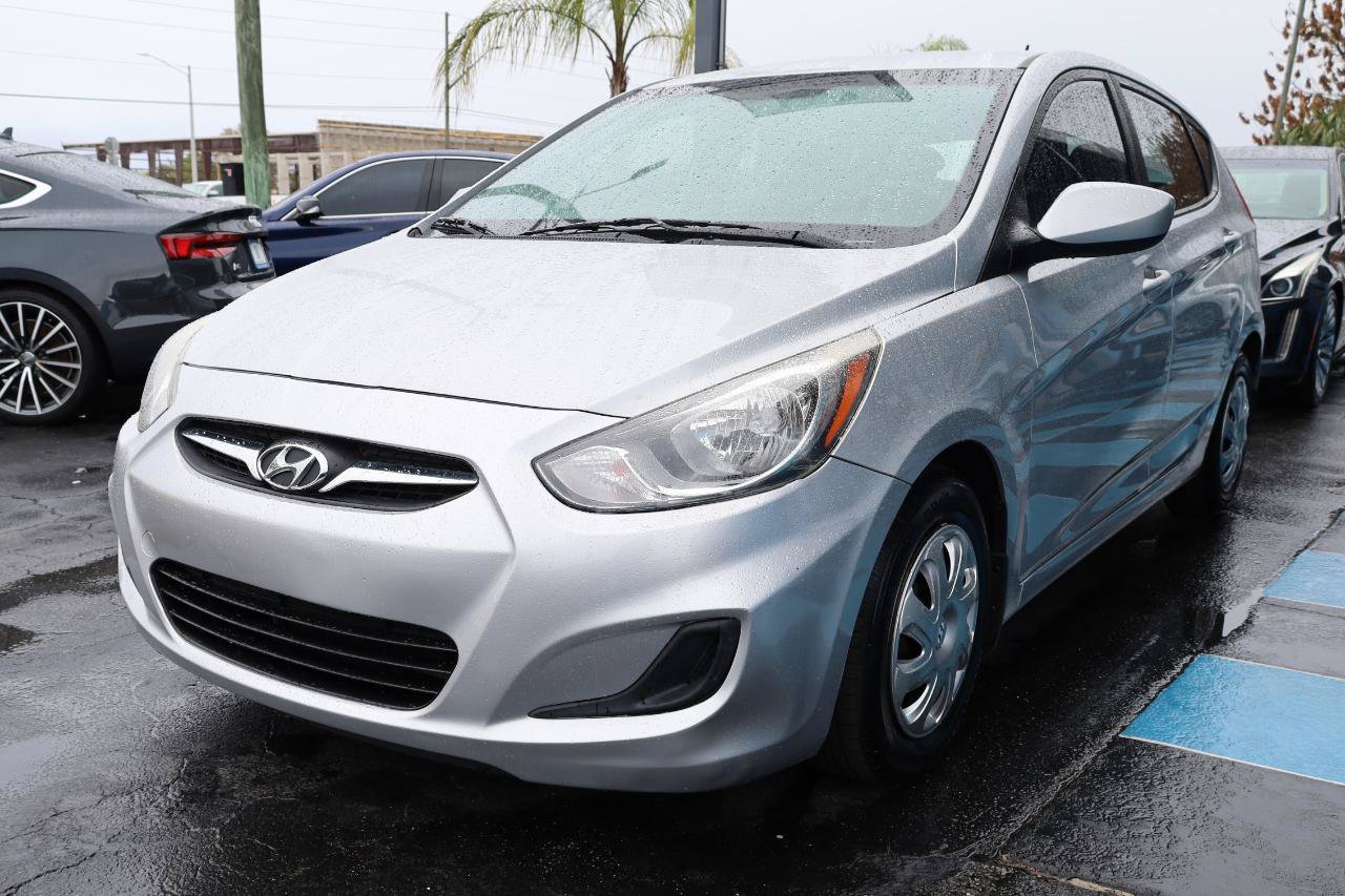 Used 2013 Hyundai Accent GS FWD image 2