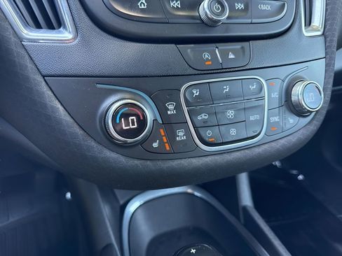 Used 2020 Chevrolet Malibu LT FWD image 22