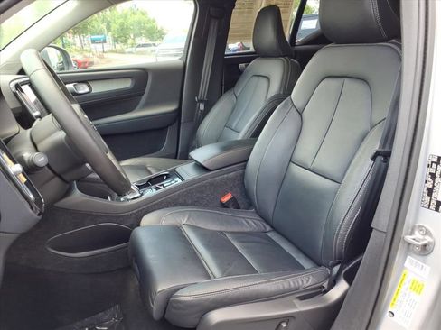 Used 2023 Volvo XC40 B5 Plus AWD/4WD image 16
