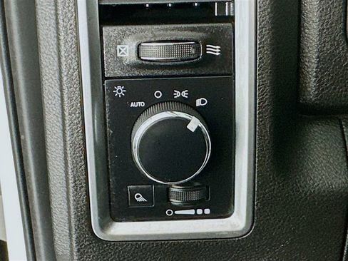 Used 2022 RAM 1500 Classic SLT image 12