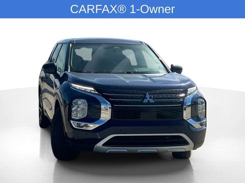 Used 2024 Mitsubishi Outlander SE image 3
