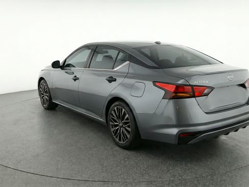 Used 2025 Nissan Altima 2.5 SV FWD image 6