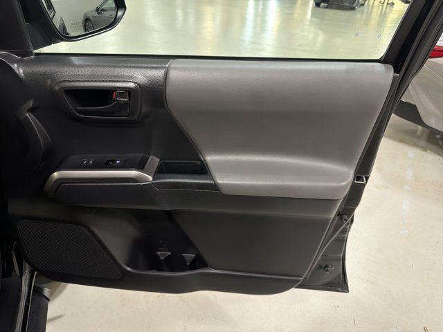 Used 2022 Toyota Tacoma SR5 AWD/4WD image 38