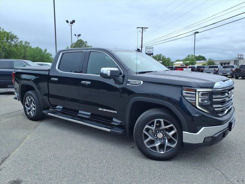 Used 2022 GMC Sierra 1500 SLT w/ SLT Convenience Package AWD/4WD image 2
