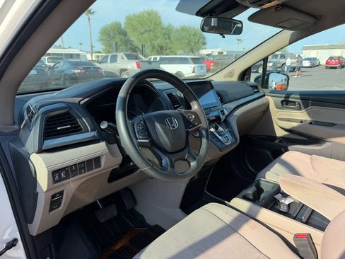 Used 2018 Honda Odyssey EX image 17
