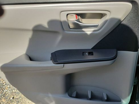 Used 2015 Toyota Camry SE image 8