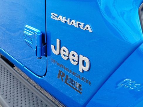Used 2023 Jeep Wrangler Unlimited Sahara AWD/4WD image 7