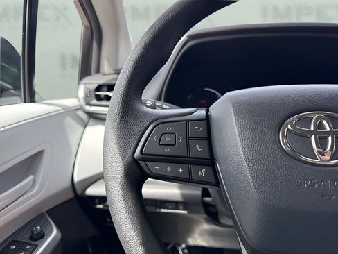 Used 2025 Toyota Sienna LE FWD image 14