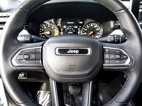 Used 2024 Jeep Compass Limited image 17