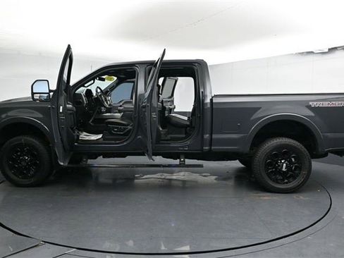 Used 2021 Ford F350 Platinum w/ Tremor Off-Road Package image 40