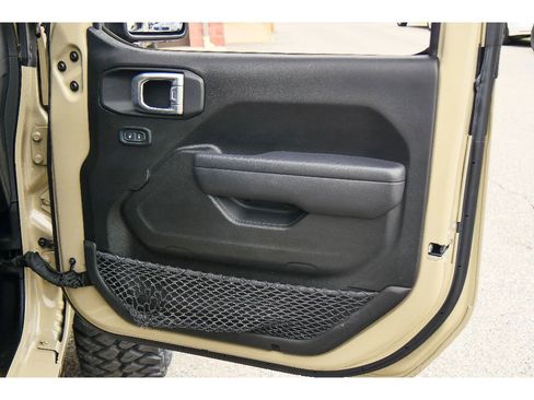 Used 2022 Jeep Gladiator Sport AWD/4WD image 15